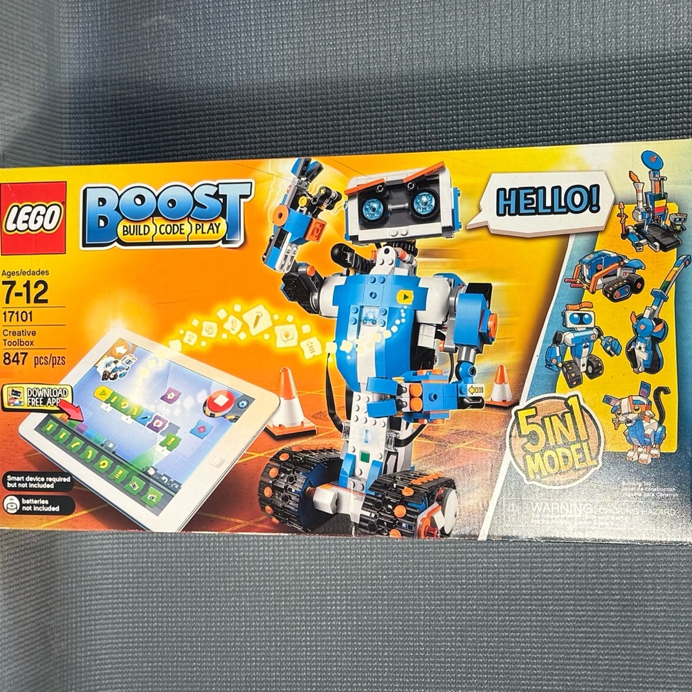 LEGO Boost Creative Toolbox 17101 Fun Robot Building Set &‎ Education 847 Pieces